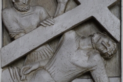 9. Station: Jesus fällt zum dritten Mal unter dem Kreuz