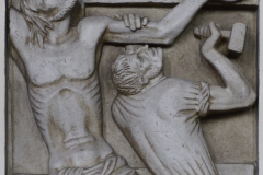 11. Station: Jesus wird an das Kreuz genagelt