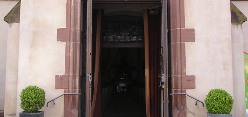 Portal der Brebacher Kirche Maria Hilf