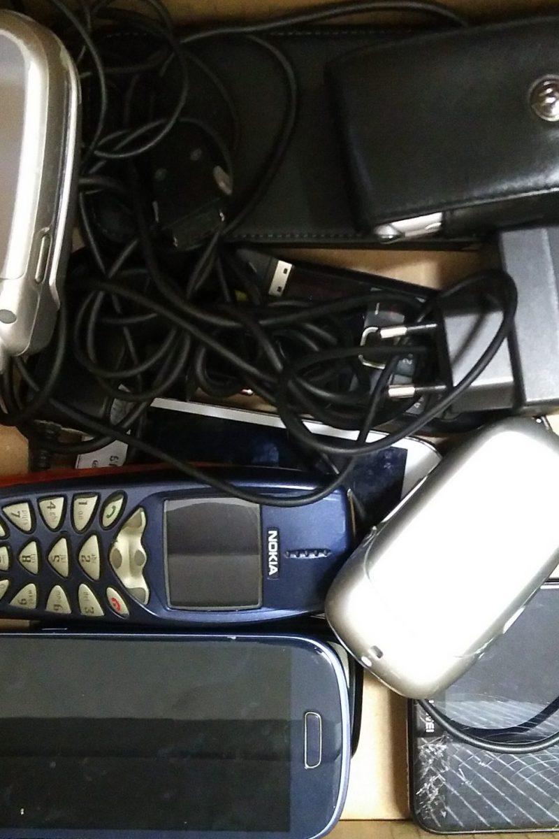 alte Handys aus der Sammelbox