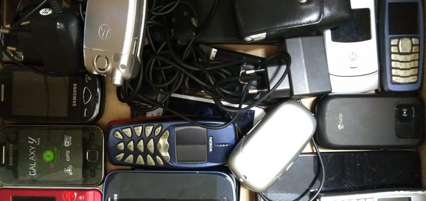 alte Handys aus der Sammelbox