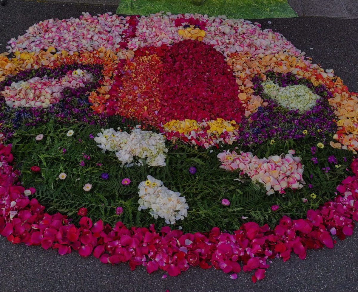 Blumenteppich an Fronleichnam 2022 mit dem Motiv vom guten Hirten